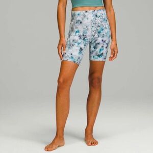 101. Lululemon Align Short 8” size 18 in kaleidofloral multi grey blue